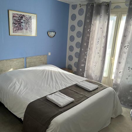 Hotel Le Lyon Vert Commentry Kültér fotó