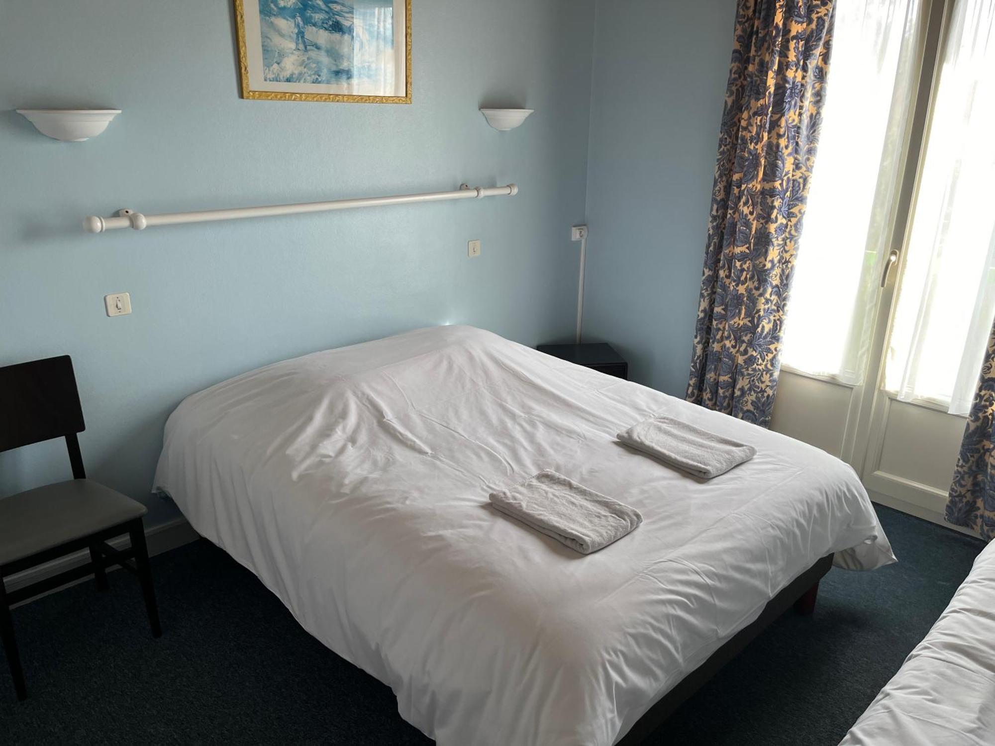 Hotel Le Lyon Vert Commentry Kültér fotó