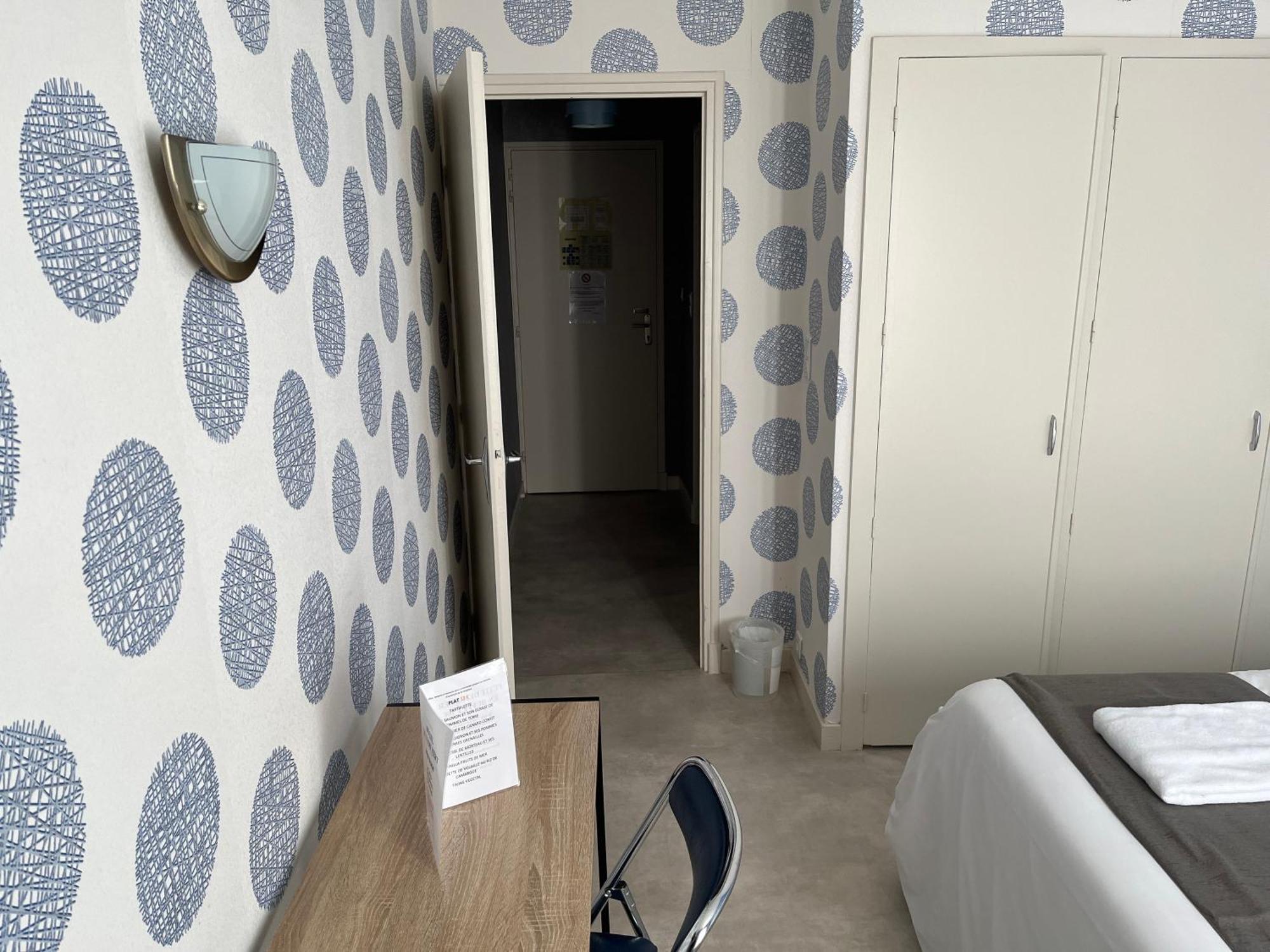Hotel Le Lyon Vert Commentry Kültér fotó