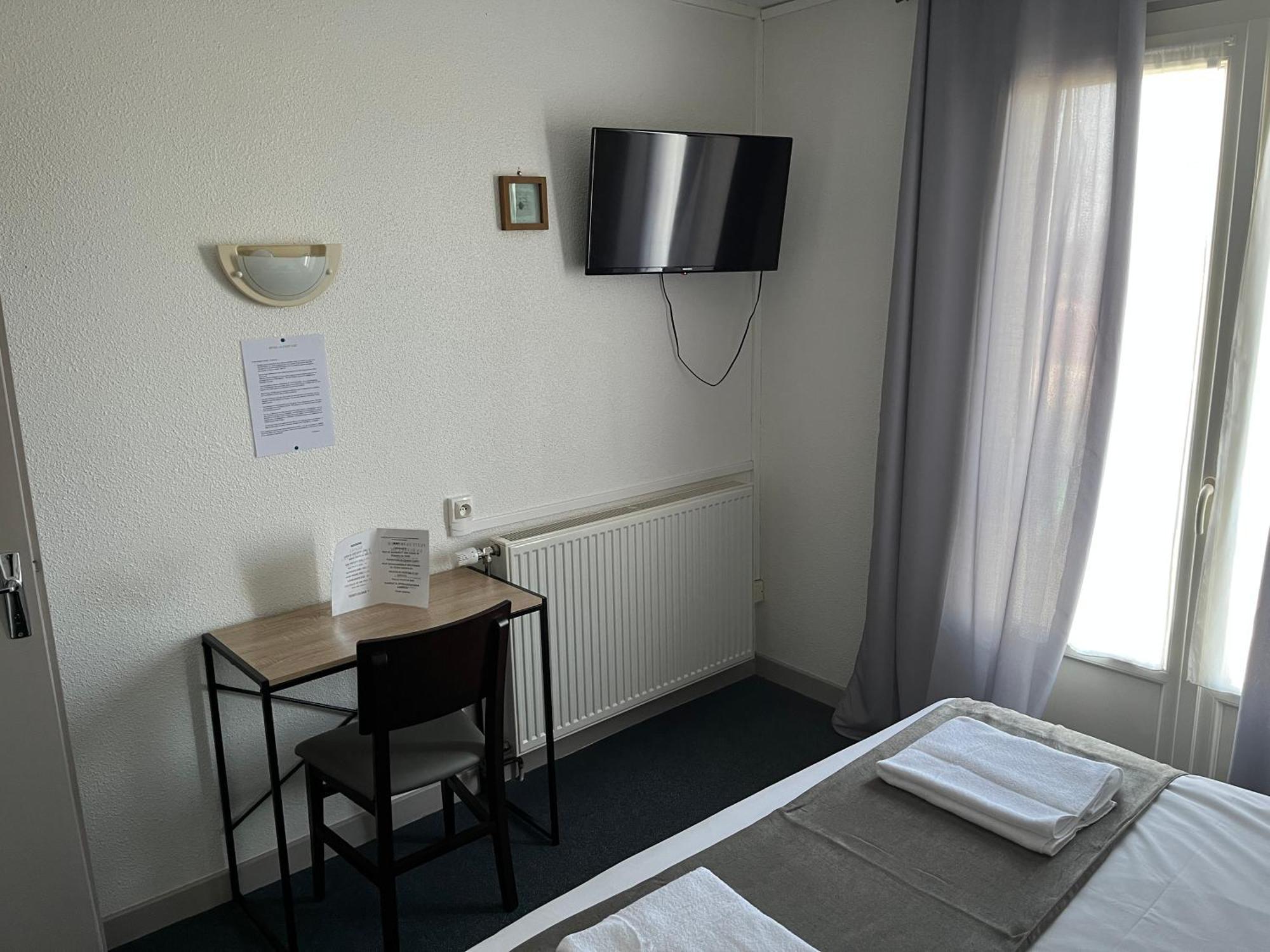 Hotel Le Lyon Vert Commentry Kültér fotó