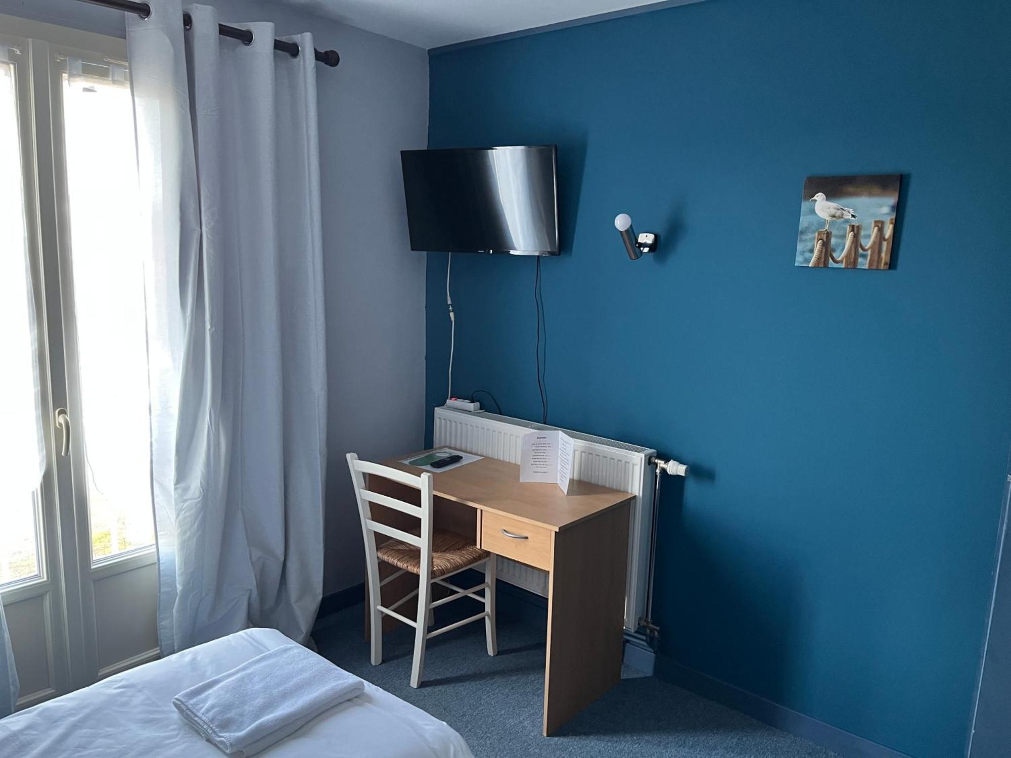 Hotel Le Lyon Vert Commentry Kültér fotó