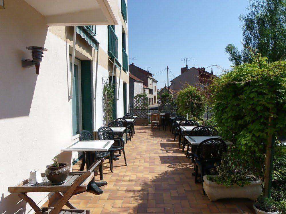 Hotel Le Lyon Vert Commentry Kültér fotó